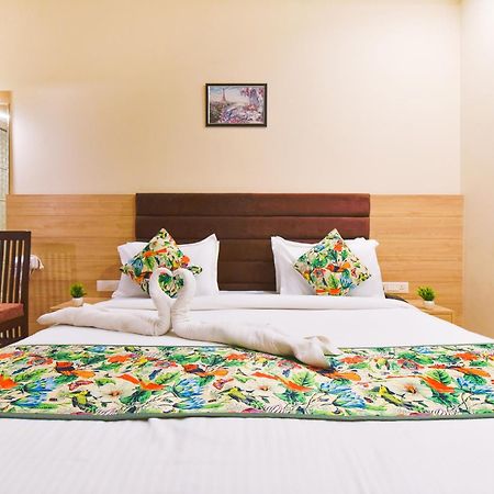 Hotel Remark Udaipur Exterior photo